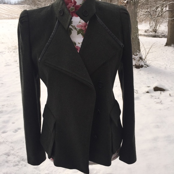 🌹Sold🌹Cropped Blazer - Picture 2 of 8